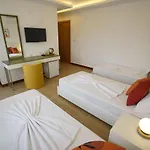 Mons Casa Boutique מלון מוגלה