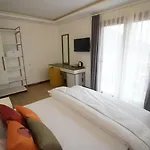 מלון Mons Casa Boutique מוגלה